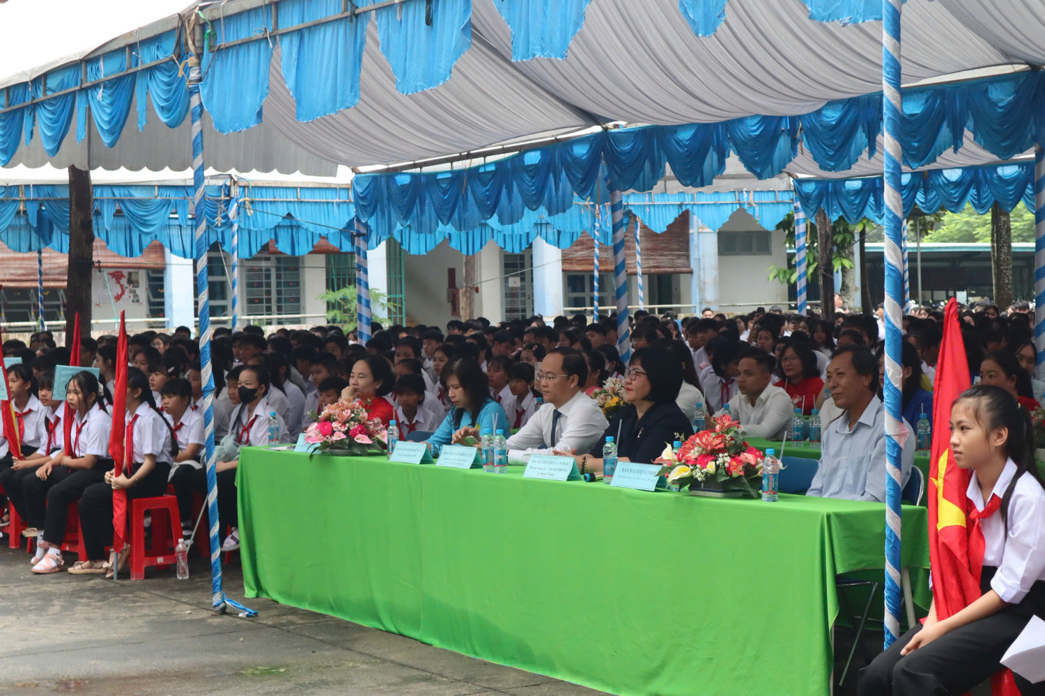 Toàn cảnh đại biểu và học sinh tham dự