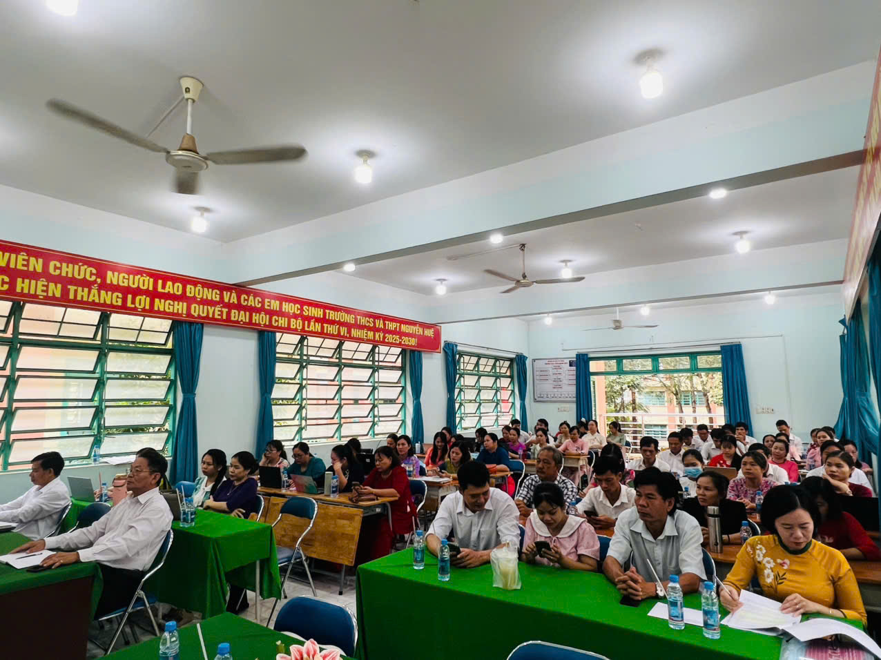 Hình ảnh Hội nghị viên chức, người lao động của trường THCS và THPT Nguyễn Huệ