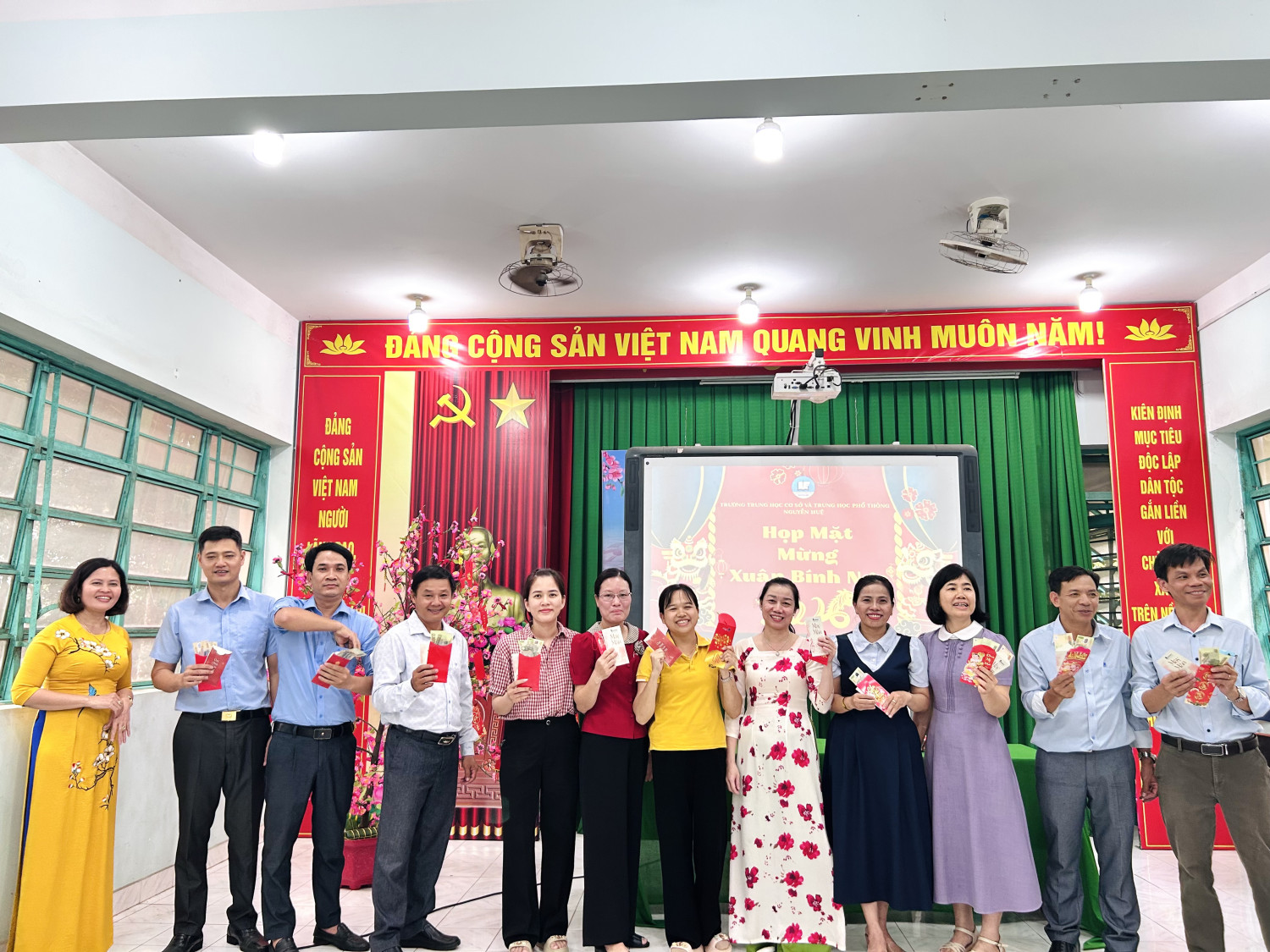 Tổ Sử - Địa - GDCD hái lộc đầu năm mới Bính Ngọc