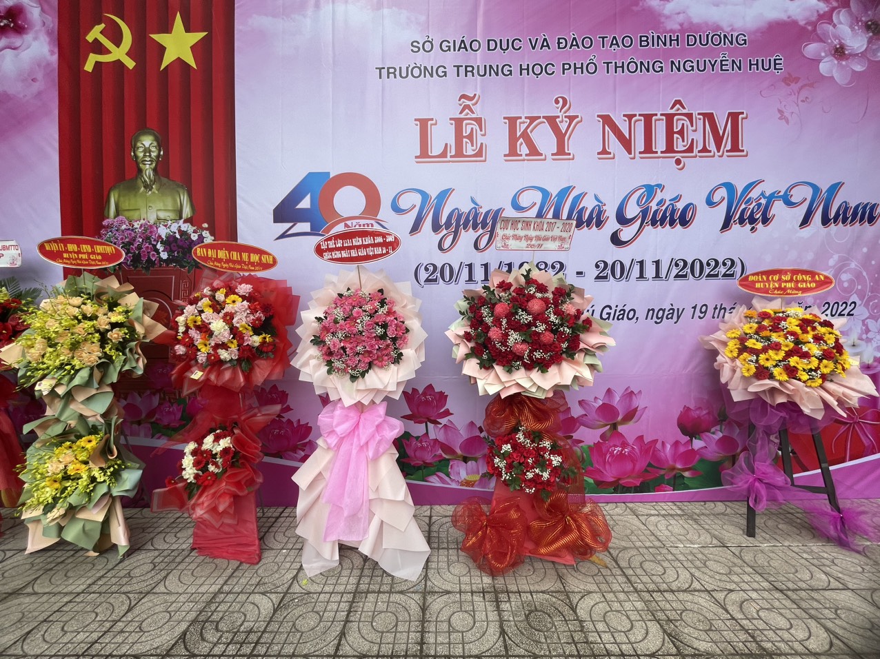 Trường THPT Nguyễn Huệ tổ chức lễ kỷ niệm 40 năm ngày Hiến chương nhà giáo Việt Nam